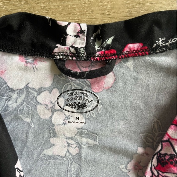 Black and Pink Floral Robe SZ M - Picture 2 of 3
